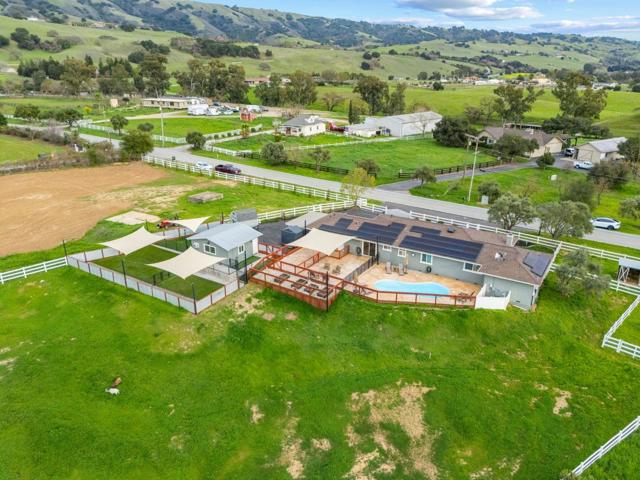 2985 Roop Road, Gilroy CA: https://media.crmls.org/mediaz/1068a24f-a622-4ad5-b1cd-5fd5c76467cb.jpg