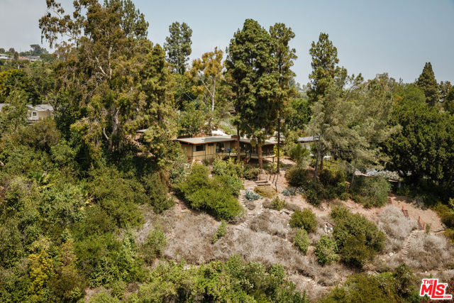 2 Seahurst Road, Rolling Hills Estates CA: https://media.crmls.org/mediaz/1068d499-d742-4134-81cc-cbb5d26ebe2e.jpg
