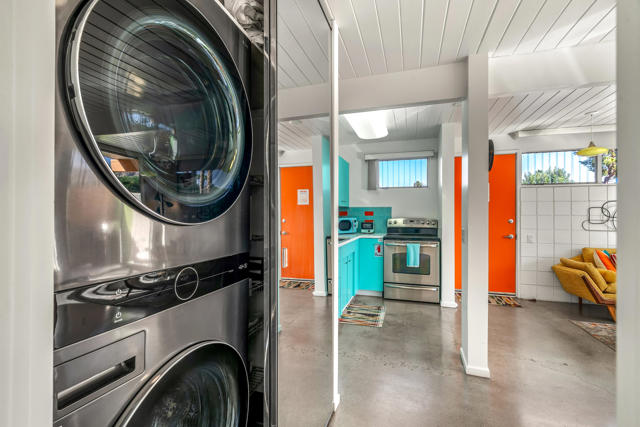 1111 E Palm Canyon Drive, Palm Springs CA: https://media.crmls.org/mediaz/10698af2-b360-4710-8e08-182c5473bb5b.jpg