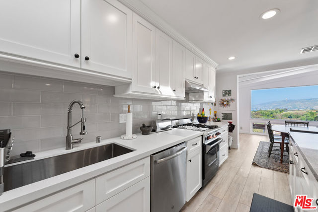 29500 Heathercliff Road, Malibu CA: https://media.crmls.org/mediaz/1069a85d-c14a-40ce-95dd-ef1cdae24cbc.jpg
