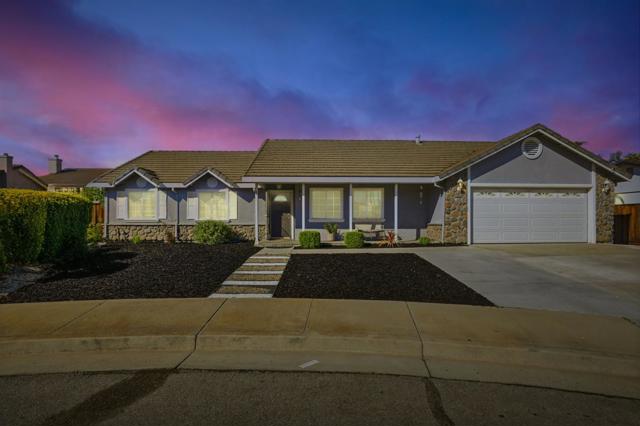 1680 El Camino De Vida, Hollister CA: https://media.crmls.org/mediaz/106a629f-f5dd-42c1-8e20-33483cf58f98.jpg