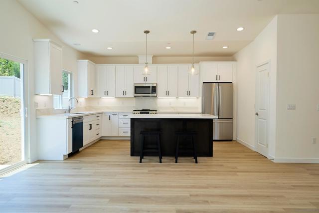 11989 Raceway Lane, Lakeside CA: https://media.crmls.org/mediaz/106a783d-fac6-4d57-8e8e-59cd35fedb6d.jpg
