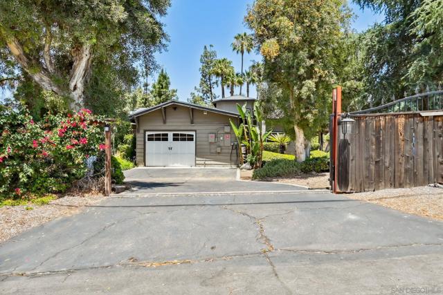 1830 Lisa Terrace, El Cajon CA: https://media.crmls.org/mediaz/106a7a5a-99ab-41f1-b32e-e1312f8cd5ee.jpg