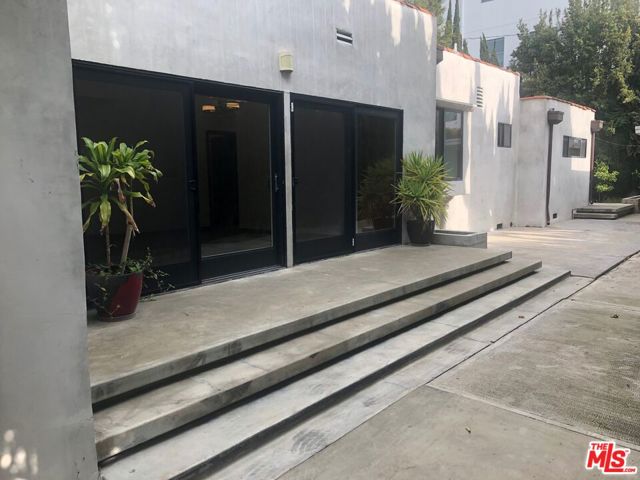 128 S Carson Road, Beverly Hills CA: https://media.crmls.org/mediaz/106ac970-681e-4254-849f-eddc0ae2d05e.jpg