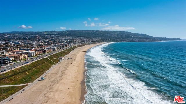 420 Broadway, Redondo Beach, California 90277, 4 Bedrooms Bedrooms, ,2 BathroomsBathrooms,Residential,Sold,Broadway,25532059