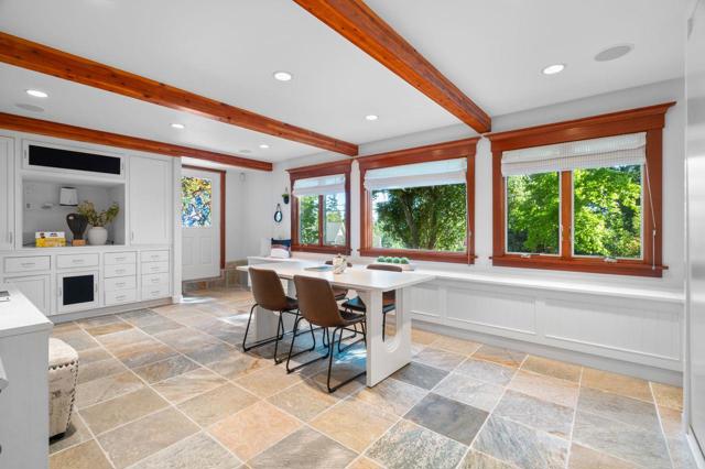 23447 Skyview Terrace, Los Gatos CA: https://media.crmls.org/mediaz/106b65ff-24e8-4766-9962-497f20e32848.jpg