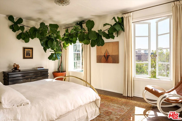 1416 Havenhurst Drive, West Hollywood CA: https://media.crmls.org/mediaz/106ba6a1-0439-482f-bfca-152e98fc9fa2.jpg