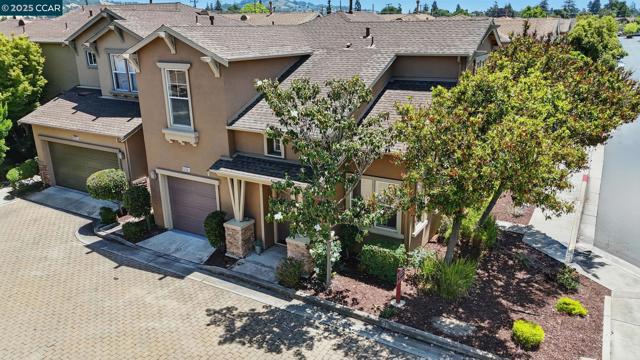 10708 Prince Royal Ct, Oakland CA: https://media.crmls.org/mediaz/106cf2fe-5a56-46e8-940c-fc539e21432b.jpg