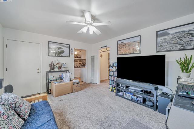 4655 Augustine St, Pleasanton CA: https://media.crmls.org/mediaz/106d2968-3c36-4742-9038-227b5076682d.jpg