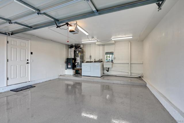 2002 Mendocino Blvd, San Diego CA: https://media.crmls.org/mediaz/106d6cb1-1d77-4b50-a564-75f0086f109d.jpg