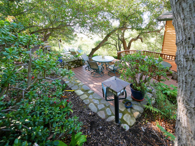 2442 Valley Meadow Drive, Oak View CA: https://media.crmls.org/mediaz/106d9287-8944-427c-b585-f91500260352.jpg