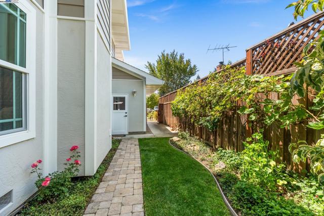 3746 La Costa Ave, Castro Valley CA: https://media.crmls.org/mediaz/106dd35b-1a50-43d2-ba72-d9bdfda5f6ed.jpg