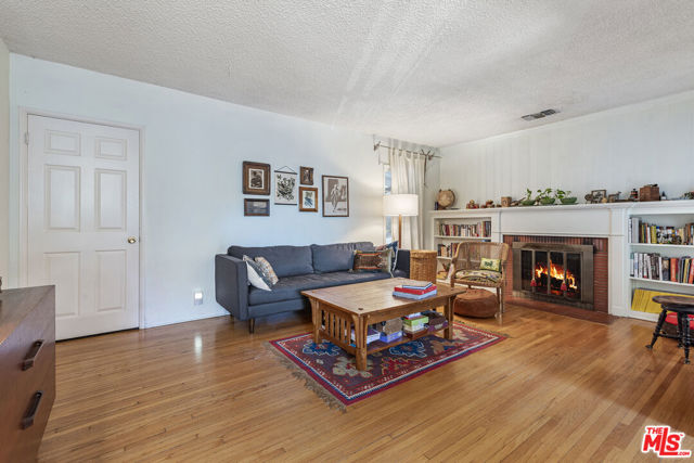 6349 Blanchard Canyon Road, Tujunga CA: https://media.crmls.org/mediaz/106e0450-288c-470f-bd28-d7be6e0dc760.jpg