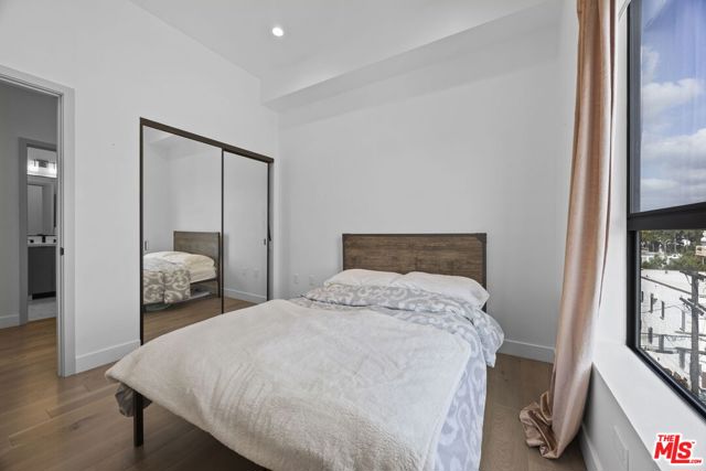 1515 S Holt Avenue, Los Angeles CA: https://media.crmls.org/mediaz/106e352d-2cdd-4594-abe5-d62378590044.jpg