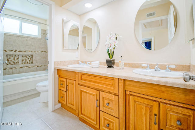 2111 Peak Place, Thousand Oaks CA: https://media.crmls.org/mediaz/106e9242-d4ce-4ac8-a5be-bb99438d4486.jpg