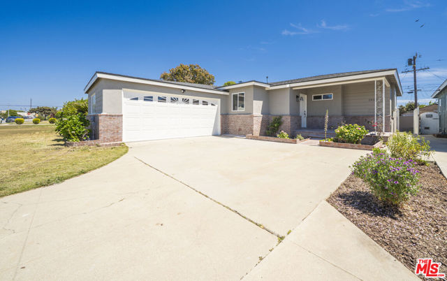 1930 W 153rd Street, Gardena CA: https://media.crmls.org/mediaz/106e9ec0-3771-47b7-91fc-51b69ae189ae.jpg