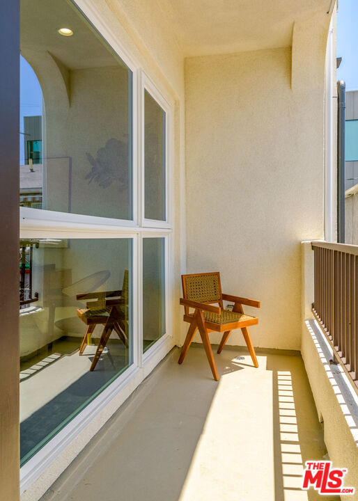 6120 W Marbella Place, Los Angeles CA: https://media.crmls.org/mediaz/106eb029-1be2-4ef7-b7e3-846dc543fb42.jpg