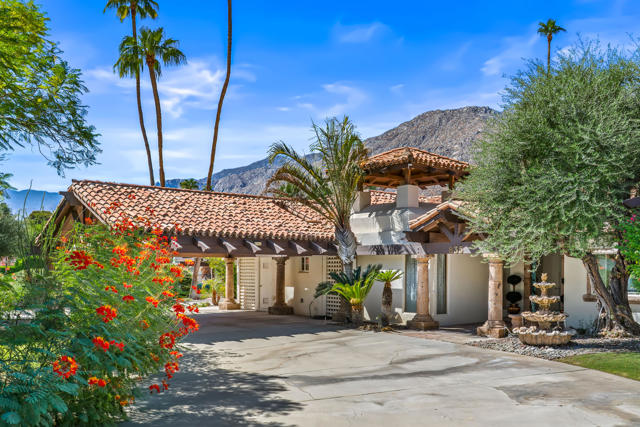 835 N Avenida Palmas, Palm Springs, CA 92262