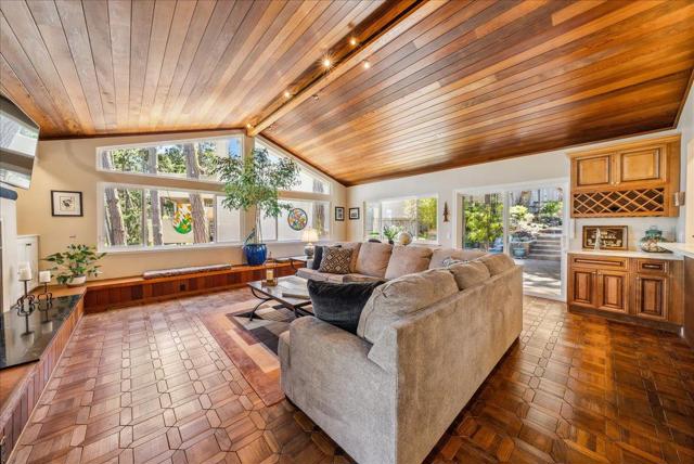 1 Windsor Rise, Monterey CA: https://media.crmls.org/mediaz/106eee32-4c59-4801-a433-18dce248e58f.jpg