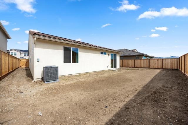 1871 Hydrangea Drive, Hollister CA: https://media.crmls.org/mediaz/106f2459-37a6-4199-96dc-3515d5253317.jpg
