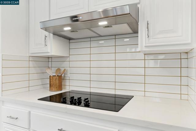 1725 Spyglass Ln, Moraga CA: https://media.crmls.org/mediaz/106f6f80-182e-4a25-8b7c-d1aa1aa330a7.jpg