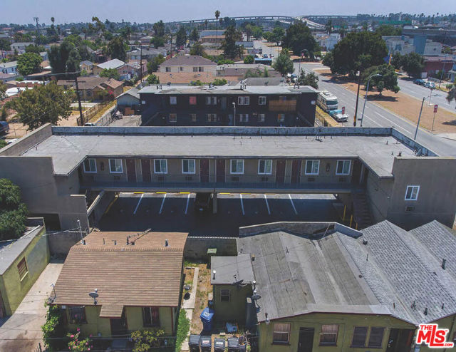 241 W 105th Street, Los Angeles CA: https://media.crmls.org/mediaz/106f993d-46c1-40b5-89dc-aac4fe74b4e4.jpg