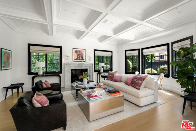 1943 Mandeville Canyon Road, Los Angeles CA: https://media.crmls.org/mediaz/106fe7b6-feea-4e9e-b2ee-fa2ba1b09577.jpg