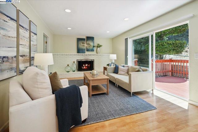 3457 Hackamore Dr, Hayward CA: https://media.crmls.org/mediaz/107046f8-9f7b-4b2d-b4e8-a51919162a06.jpg