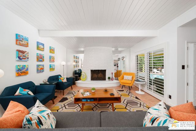 695 N Monterey Road, Palm Springs CA: https://media.crmls.org/mediaz/1070a744-345e-4796-80a8-3720a8093975.jpg