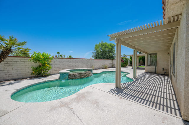 44950 Calle Santa Barbara, La Quinta CA: https://media.crmls.org/mediaz/1070b5c6-f77a-42ab-be1e-3e1e9aa42bd3.jpg