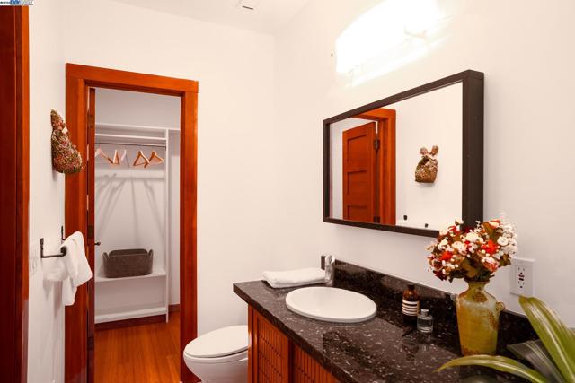 351 El Toyonal, Orinda CA: https://media.crmls.org/mediaz/1070e364-5241-4b96-9eb7-380c97e7fb3c.jpg