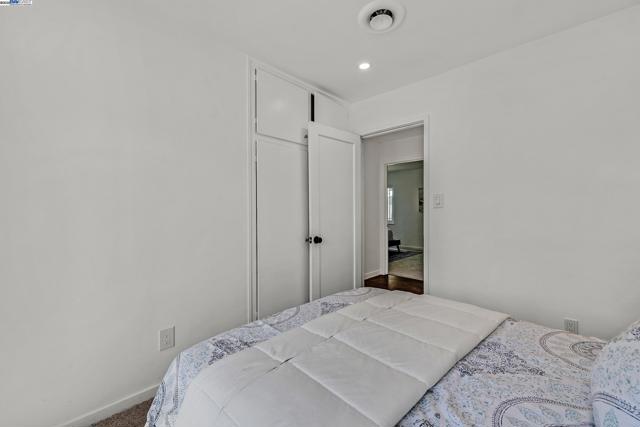 15833 Via Toledo, San Lorenzo CA: https://media.crmls.org/mediaz/107141d1-898b-4b0b-9644-0b22d333a155.jpg