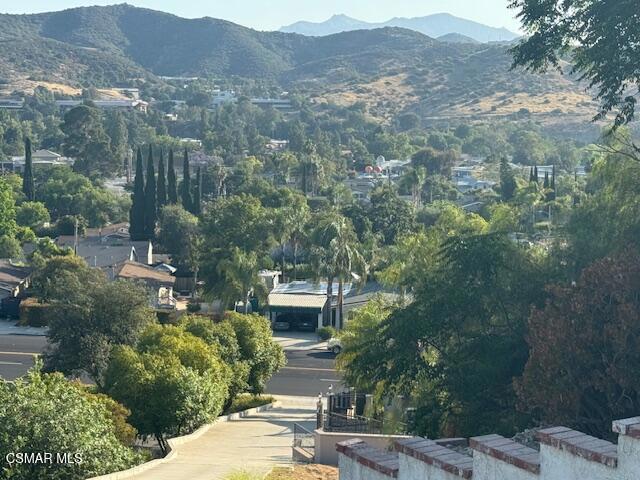 2485 Hillcrest Drive, Thousand Oaks CA: https://media.crmls.org/mediaz/10714748-f071-4448-86eb-cf08ddbba5c3.jpg