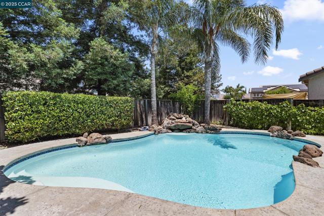 631 Summerwood Dr, Brentwood CA: https://media.crmls.org/mediaz/10717d0a-9043-4a52-89f4-4d1d044b9d82.jpg