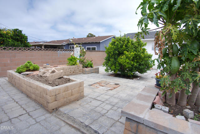 4127 S C Street, Oxnard CA: https://media.crmls.org/mediaz/10718665-e49e-4d63-9312-d4ec5e0ad749.jpg