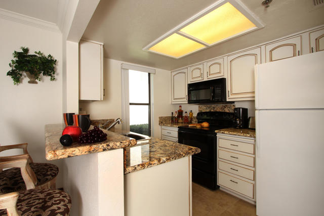 Image 16 of 47 For 43376 Cook Street 91
