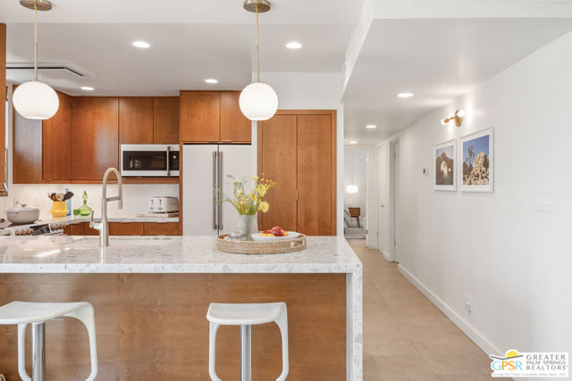 1821 Sandcliff Road, Palm Springs CA: https://media.crmls.org/mediaz/10725bea-3296-424d-987a-28ffaa351022.jpg