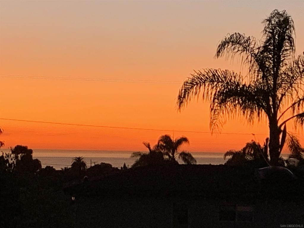 https://media.crmls.org/mediaz/1072dbbd-c9be-42b7-bfcf-9ceaa34c9e77.jpg?preset=X-Large
