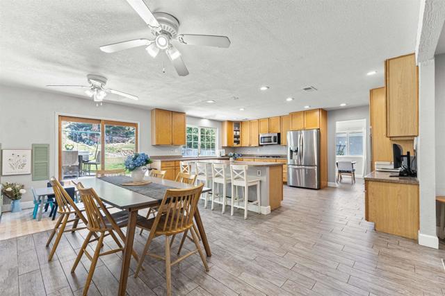 Detail Gallery Image 8 of 38 For 1754 Hill Top Ln, Encinitas,  CA 92024 - 4 Beds | 2/1 Baths