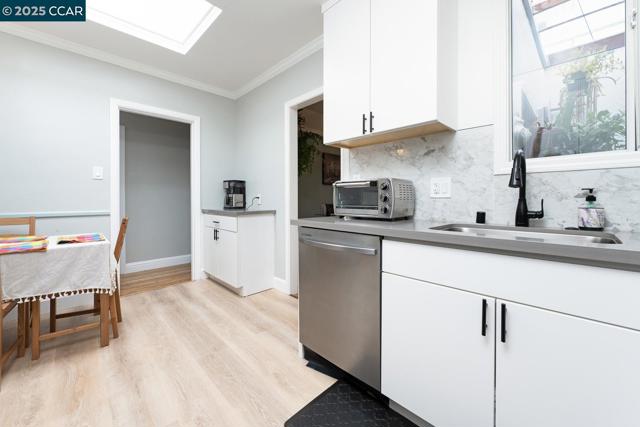 1923 28th Ave, San Francisco CA: https://media.crmls.org/mediaz/107349f3-f4e3-4f96-9739-0a582cdc6048.jpg