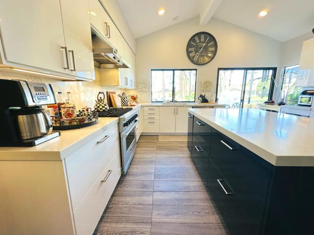 107 Tanglewood Trail, Palm Desert CA: https://media.crmls.org/mediaz/1073e77c-97a3-44ec-afaa-e42d06a7dcae.jpg