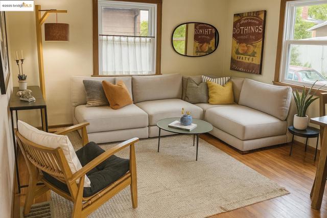 1130 Derby St, Berkeley CA: https://media.crmls.org/mediaz/1073ed93-dd89-417e-9f80-3b04280cac9d.jpg