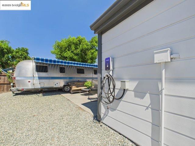 2602 Adeline St, Oakland CA: https://media.crmls.org/mediaz/1073ee4a-cc20-45f9-bc64-fa23c3fa9b6a.jpg