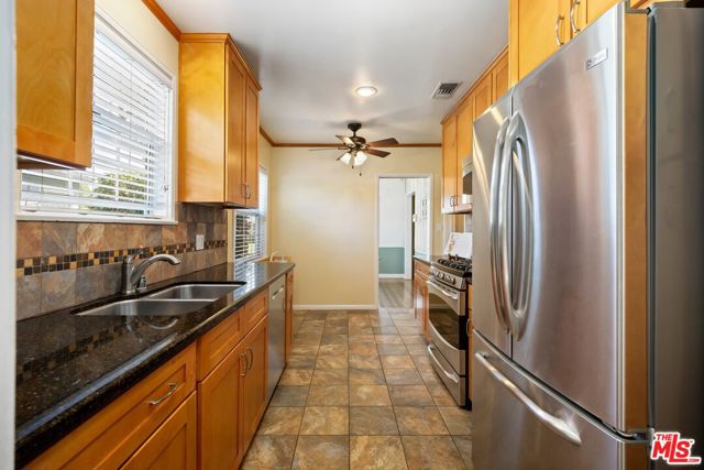 6611 Gerald Avenue, Lake Balboa CA: https://media.crmls.org/mediaz/10743901-36ac-4667-9db1-9ee68df2aae2.jpg