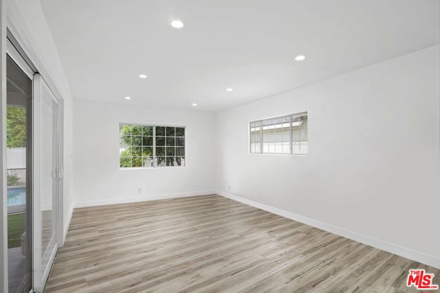 5614 Ponce Avenue, Woodland Hills CA: https://media.crmls.org/mediaz/10743b3c-13fa-416b-a02b-bf66d11e804a.jpg