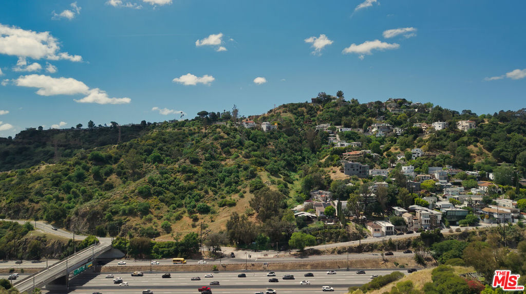 https://media.crmls.org/mediaz/1074a1c6-8119-4795-bd96-36923165ec6a.jpg?preset=X-Large