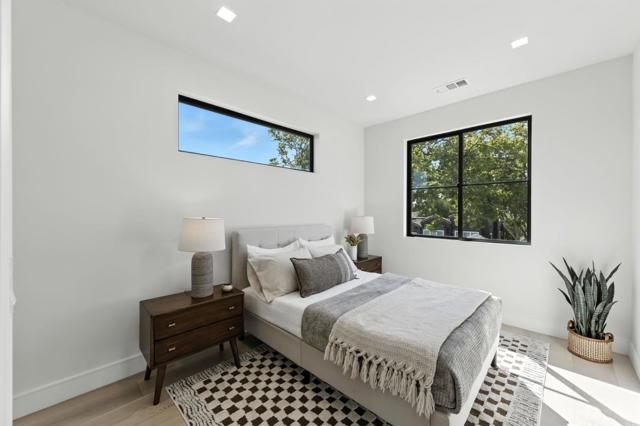 125 15th Avenue, San Mateo CA: https://media.crmls.org/mediaz/1074ebeb-dbc1-455f-bdb5-306ef2be8633.jpg