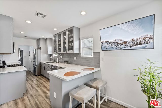 10236 S 1st Avenue, Inglewood CA: https://media.crmls.org/mediaz/1075868b-fc24-4e05-9046-eb21a70a8056.jpg