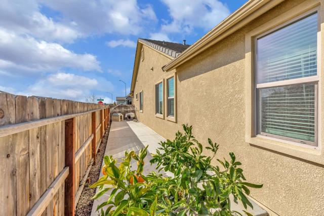 1667 Santana Ranch Drive, Hollister CA: https://media.crmls.org/mediaz/1075e138-eb7b-4487-a245-de998bed50b0.jpg