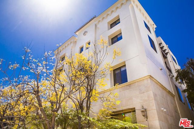 11649 Mayfield Avenue, Los Angeles CA: https://media.crmls.org/mediaz/1075e332-61f6-4c6c-9131-0f0194b19236.jpg